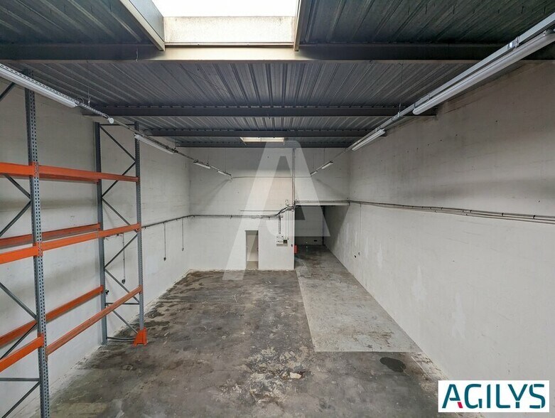 4 Route De Longjumeau, Chilly-Mazarin to rent - Interior Photo - Image 3 of 7