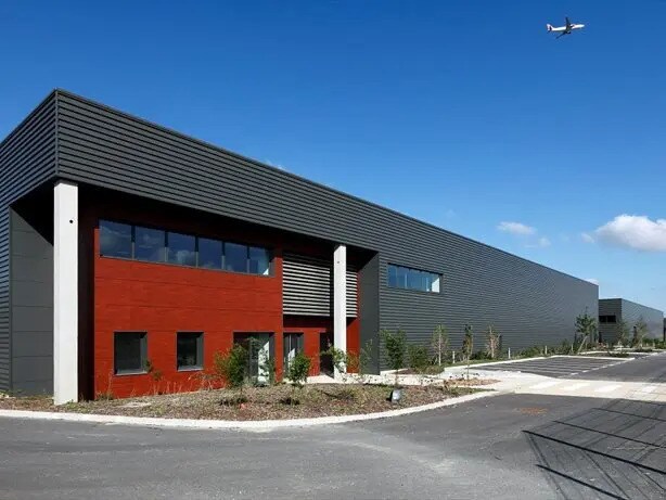 Location Entrepôt 997 m² - Photo 1