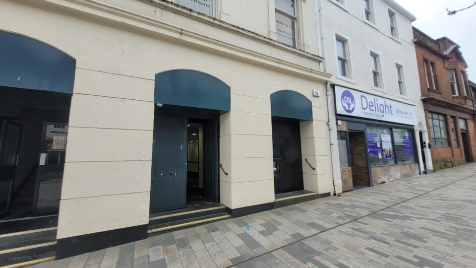 151 High St, Irvine to rent Building Photo- Image 1 of 10