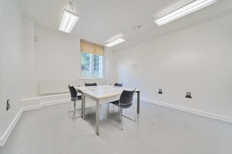 29 Peckham Rd, London to rent Building Photo- Image 2 of 4