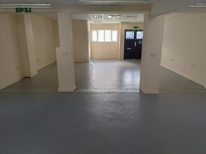 2-14 Brownfields, Welwyn Garden City for rent Interior Photo- Image 2 of 6