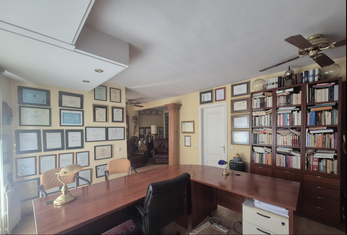 Retail in Manresa, Barcelona to rent Primary Photo- Image 1 of 2
