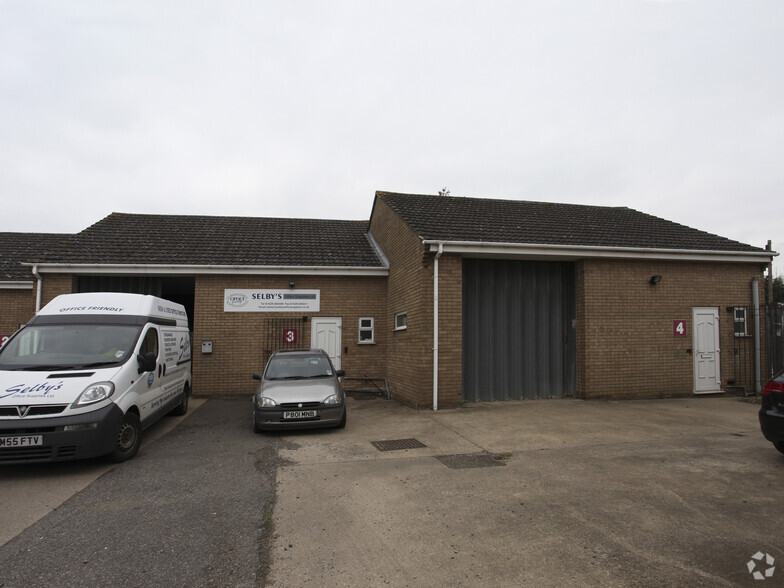 East Rd, Sleaford to rent - Building Photo - Image 2 of 4