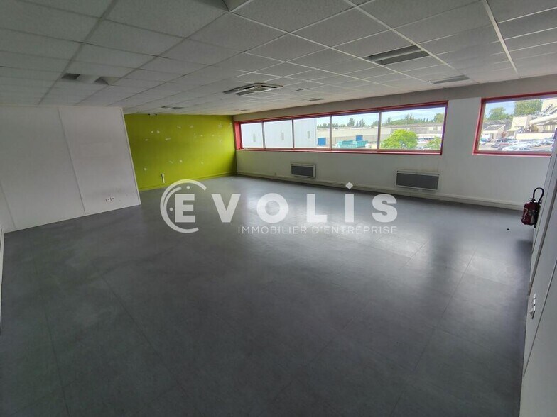 Industrial in Sucy-en-Brie to rent - Interior Photo - Image 3 of 7