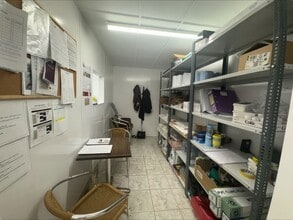 1-5 Baker St, Weybridge to rent Interior Photo- Image 1 of 6