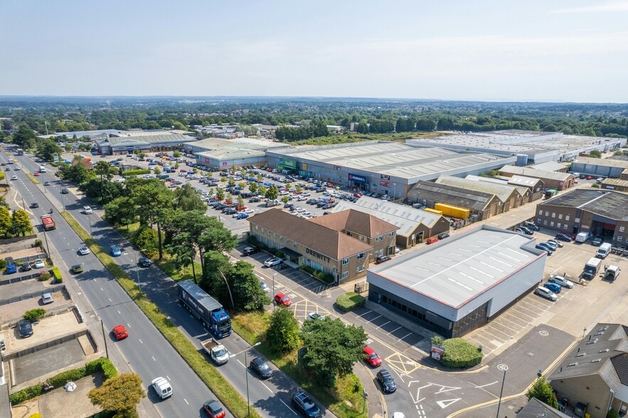 855 Ringwood Rd, Bournemouth to rent - Building Photo - Image 2 of 12