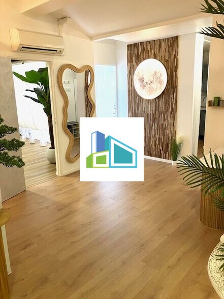 Office in Aubagne to rent - Interior Photo - Image 2 of 6
