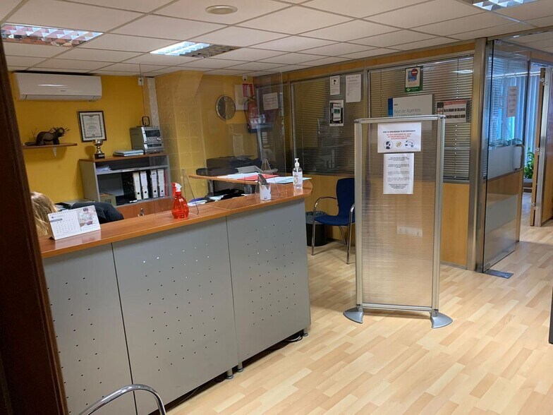 Office in Vigo, Pontevedra for sale - Lobby - Image 2 of 11