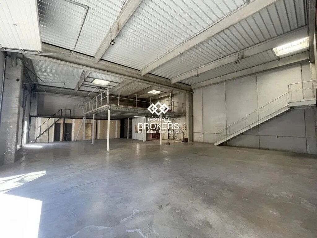 Location Entrepôt 814 m² - Photo 1