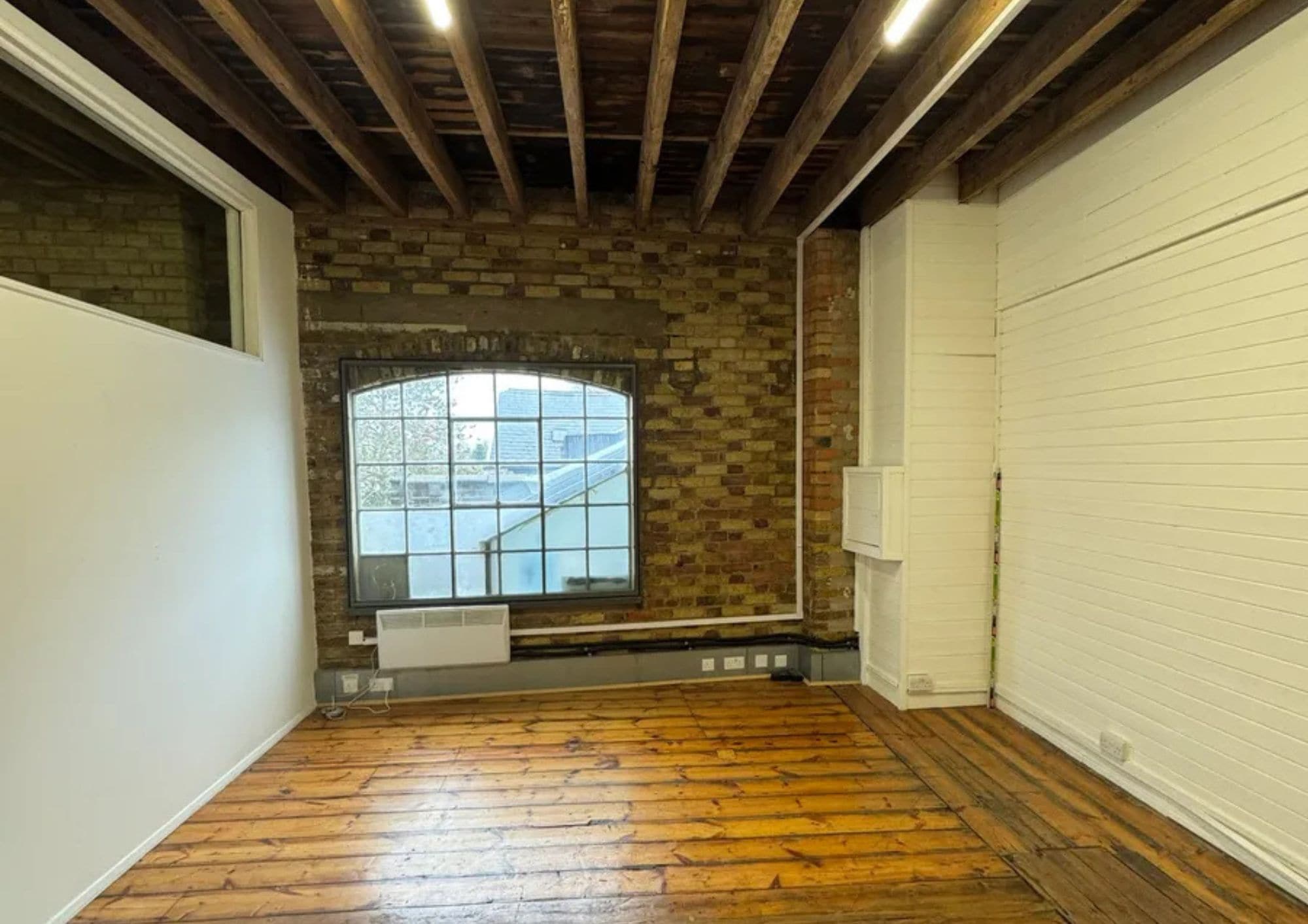 2A-2B Wrentham Ave, London to rent Interior Photo- Image 1 of 6