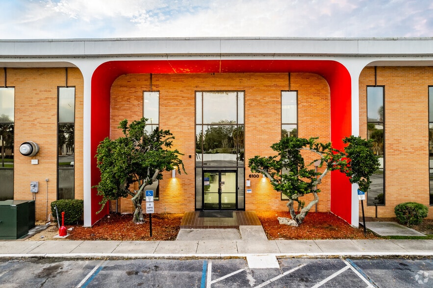 6100 Lake Ellenor Dr, Orlando, FL to rent - Building Photo - Image 3 of 27