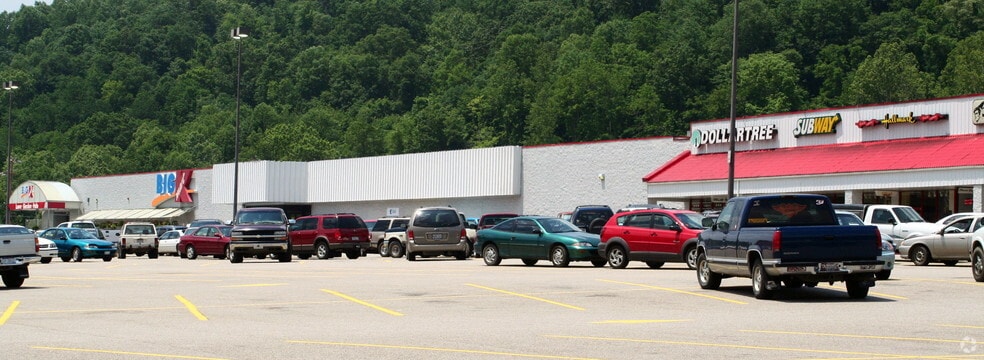 201-223 Crossings Mall, Elkview, WV for rent - Building Photo - Image 2 of 4