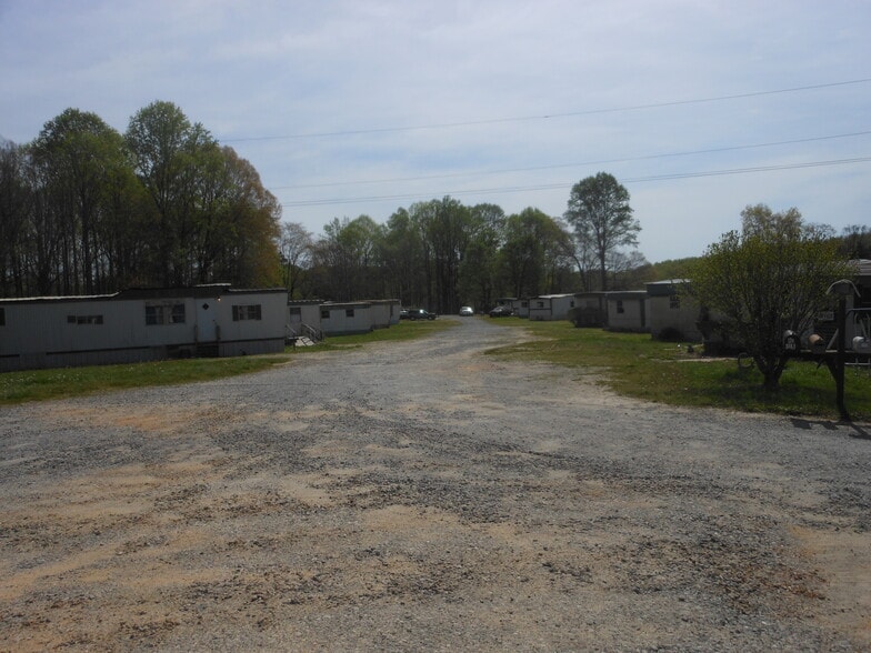 130 Bailey Ln, Pilot Mountain, NC for sale - Building Photo - Image 3 of 7