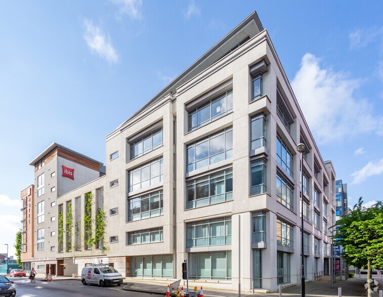 1 Linear Park, Bristol to rent - Building Photo - Image 3 of 7