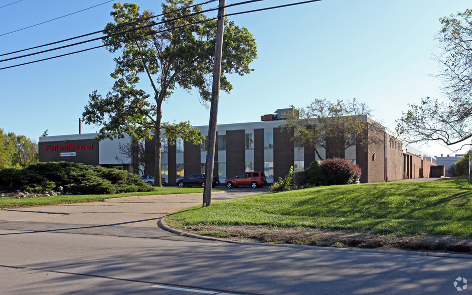 7845 Middlebelt Rd, Romulus, MI for rent - Building Photo - Image 3 of 4