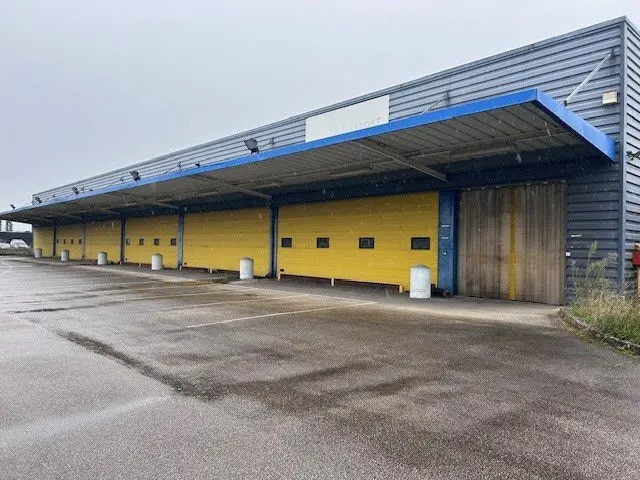 Location Local d'activités 2 702 m² - Photo 1