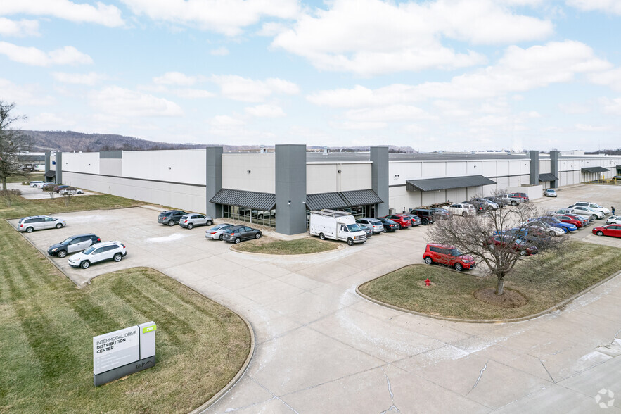 7101 Intermodal Dr, Louisville, KY for rent - Primary Photo - Image 1 of 5