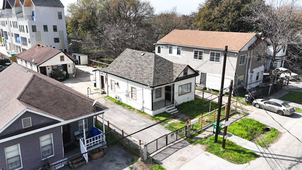 1611 Common St, Houston, TX for sale - Building Photo - Image 3 of 7