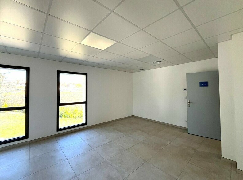 Office in Lorgues for sale - Interior Photo - Image 3 of 3