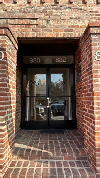 832 S Glendale Ave, Glendale, CA for rent - Building Photo - Image 2 of 11