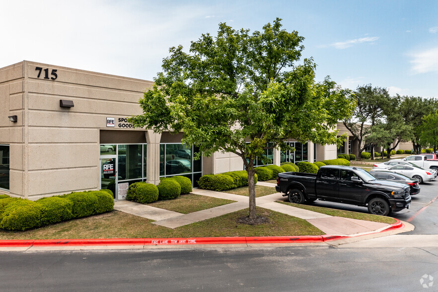 715 Discovery Blvd, Cedar Park, TX for rent - Building Photo - Image 1 of 13