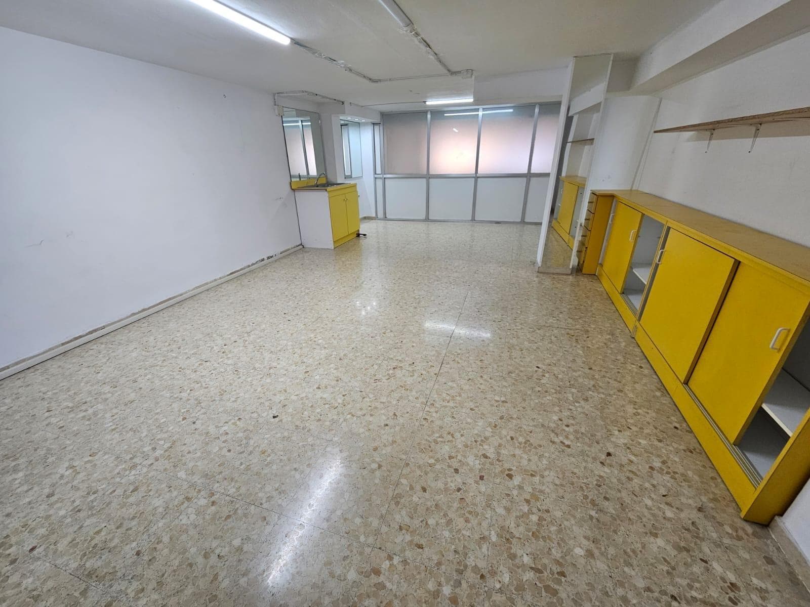 Retail in Malgrat de Mar, Barcelona to rent Interior Photo- Image 1 of 7
