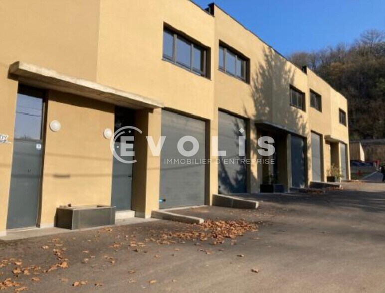 Office in Fleurieu-sur-Saône to rent - Building Photo - Image 1 of 7