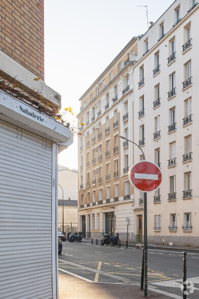 15 Rue Curton, Clichy for sale - Building Photo - Image 2 of 4