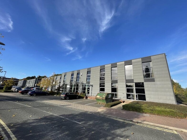 Cranmore Dr, Solihull to rent - Building Photo - Image 3 of 24