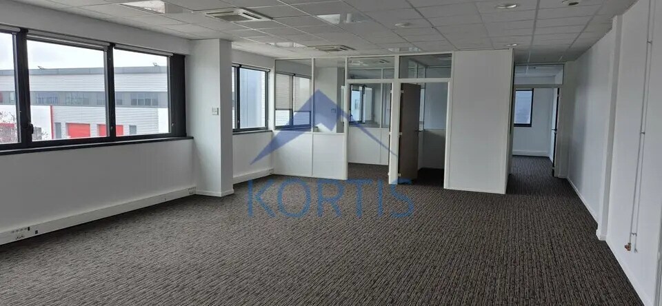 Office in Meyzieu to rent Interior Photo- Image 1 of 5