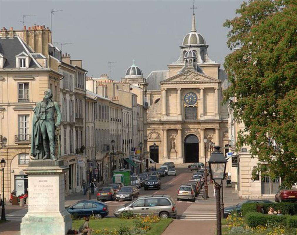 Retail in Versailles to rent Building Photo- Image 1 of 5