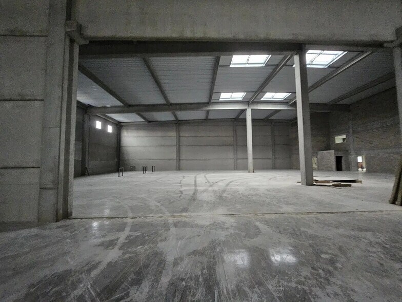 Office in Moissy-Cramayel to rent - Building Photo - Image 3 of 6