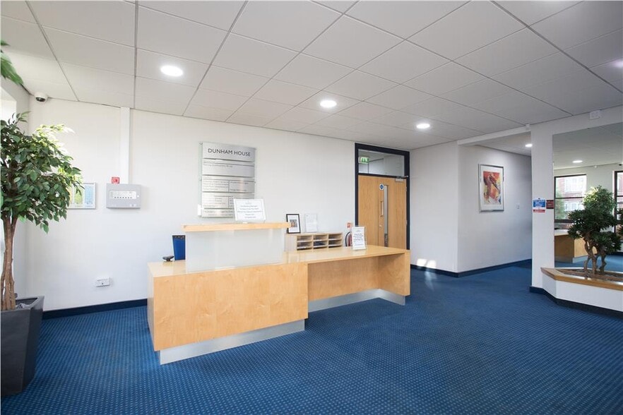 Cross St, Sale to rent - Interior Photo - Image 2 of 2