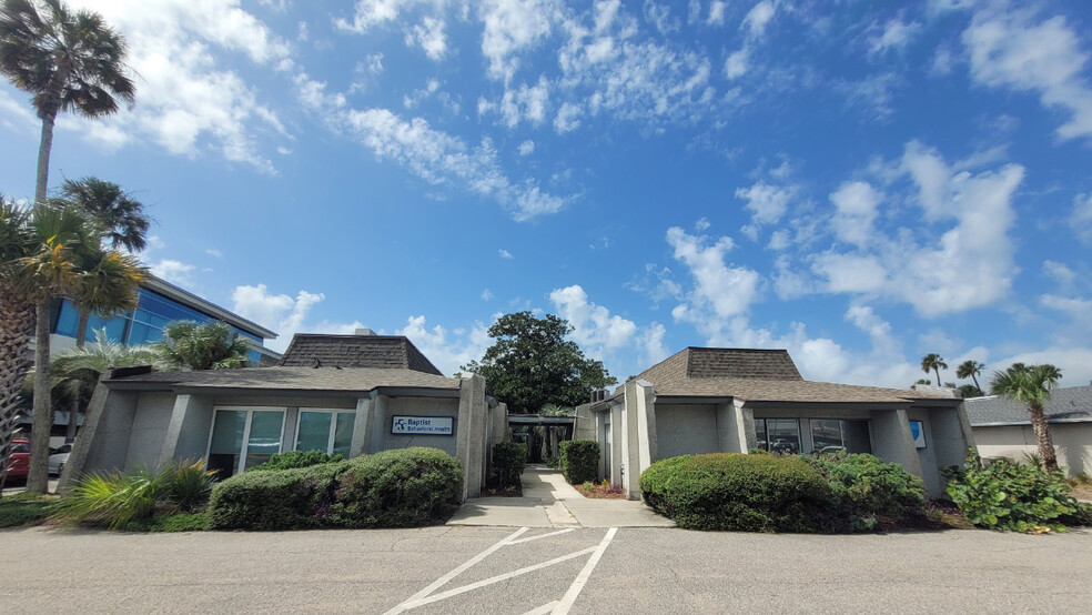 4 Office Buildings in Neptune Beach portfolio of 4 properties for sale on LoopNet.co.uk - Building Photo - Image 1 of 5