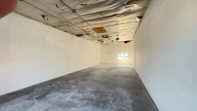 8124-8142 Orion Ave, Van Nuys, CA for rent Interior Photo- Image 1 of 3