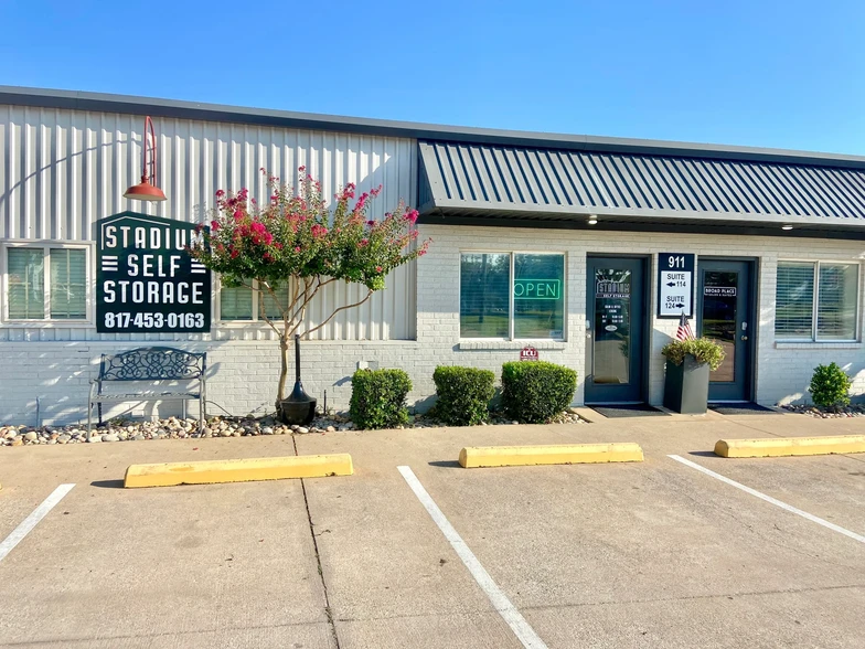 911-1003 E Broad St, Mansfield, TX for rent - Building Photo - Image 1 of 9