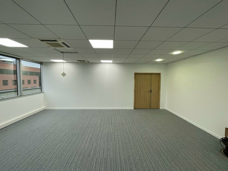 Office in Meudon to rent - Interior Photo - Image 2 of 7