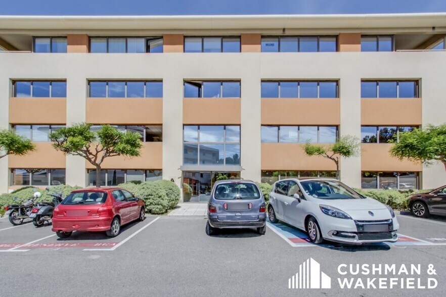 515 Avenue De La Tramontane, La Ciotat to rent - Building Photo - Image 1 of 13