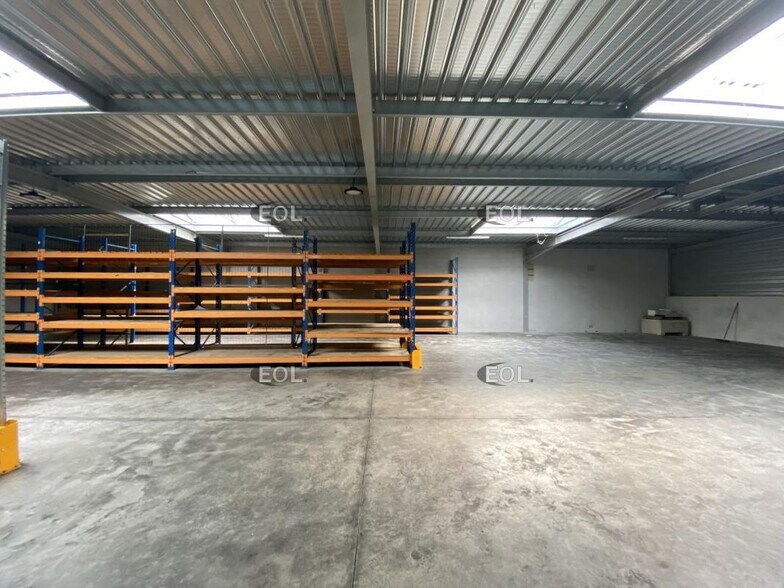 Light Industrial in Chilly-Mazarin to rent - Interior Photo - Image 2 of 6
