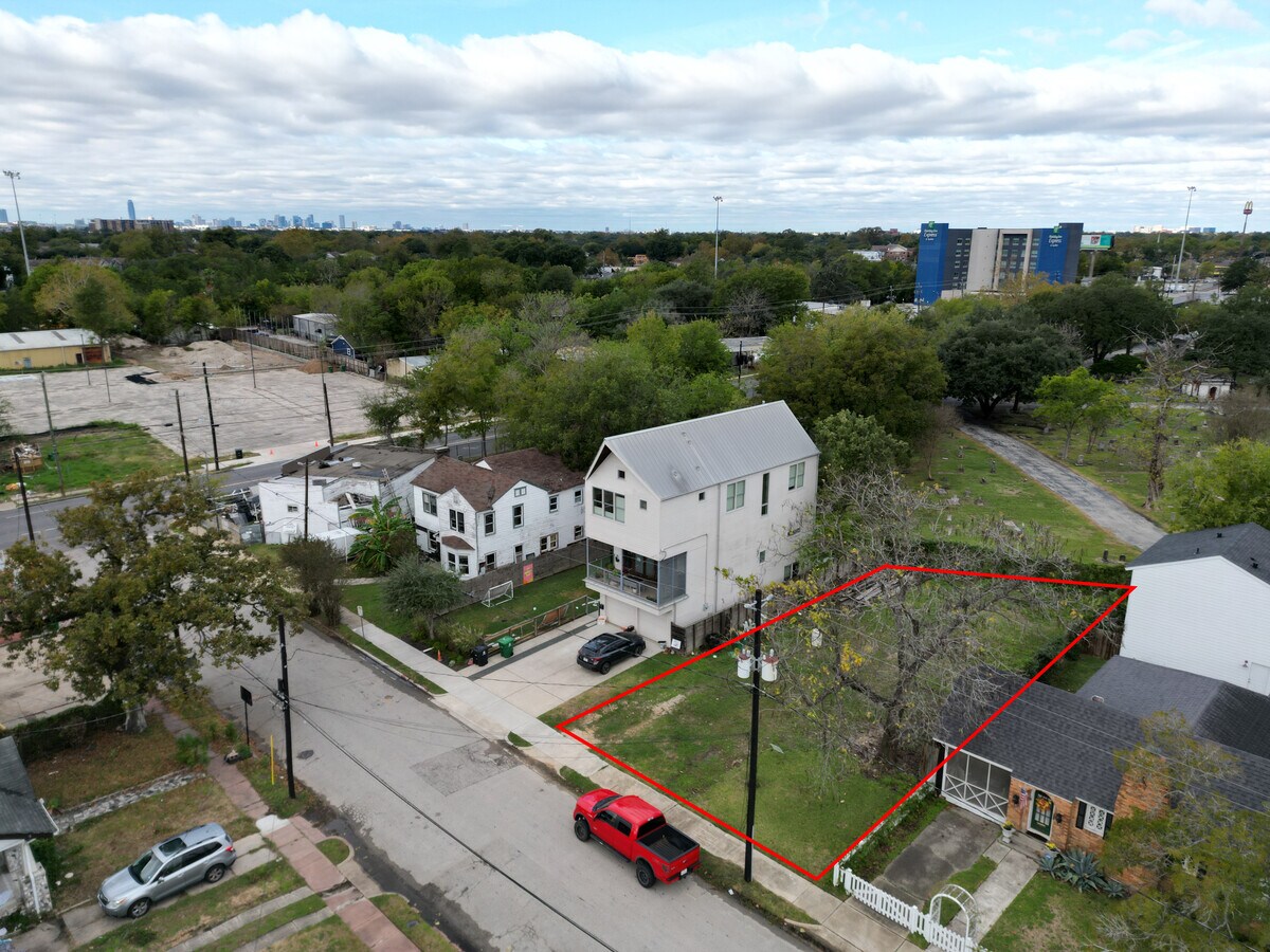 108 Cosmos St, Houston 77009 UK