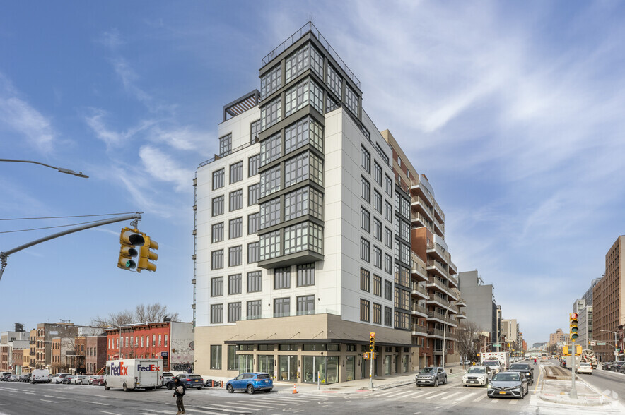 584 4th Ave, Brooklyn, NY for rent - Building Photo - Image 1 of 4