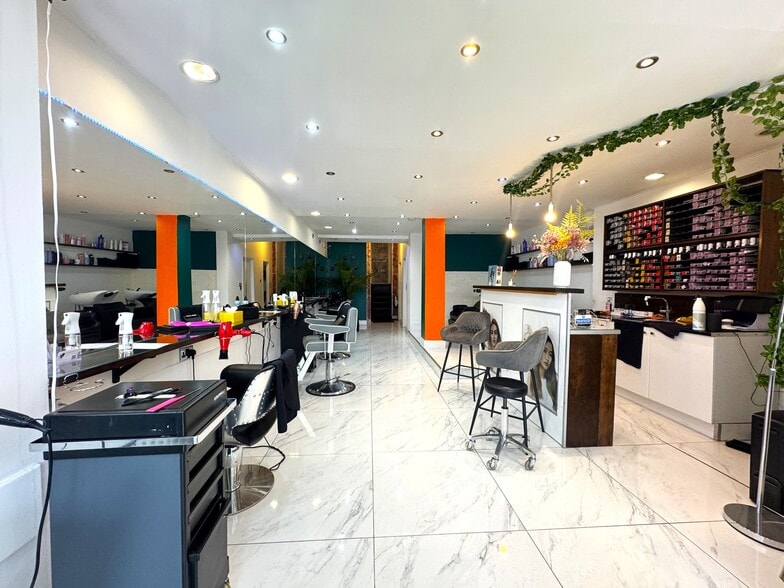 69-69B Lavender Hl, London to rent - Building Photo - Image 2 of 8