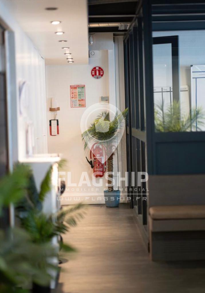Office in Clichy to rent Interior Photo- Image 1 of 10