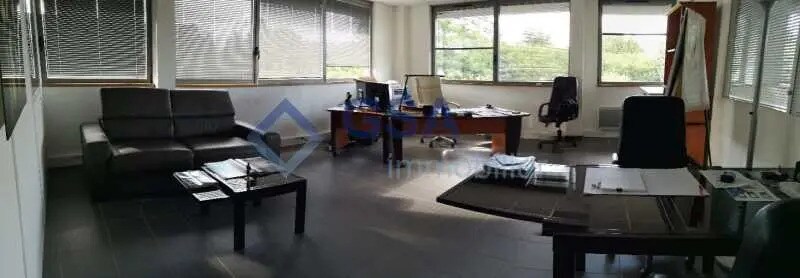 Location Bureaux 232 m² - Photo 1