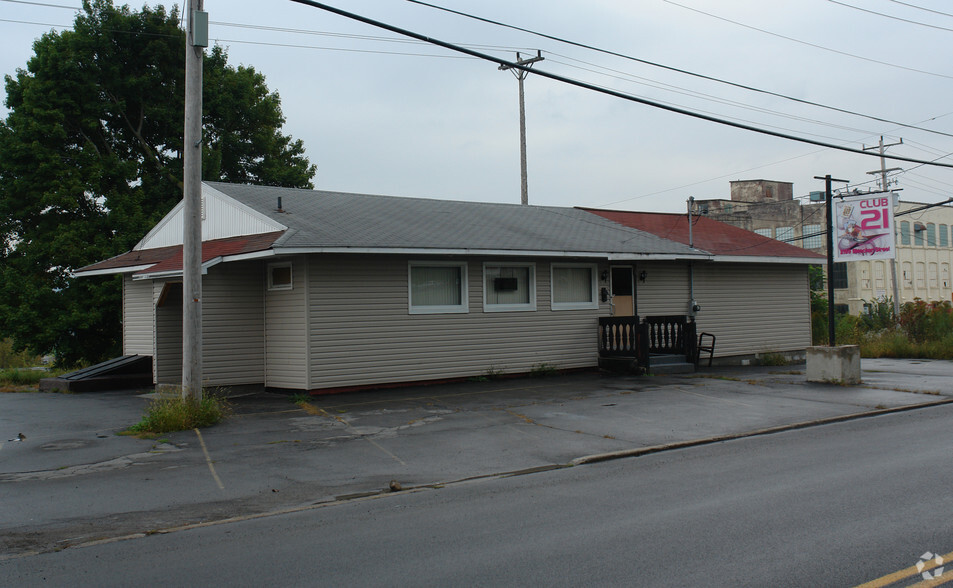 2199 Bleecker St, Utica, NY for sale - Primary Photo - Image 1 of 1