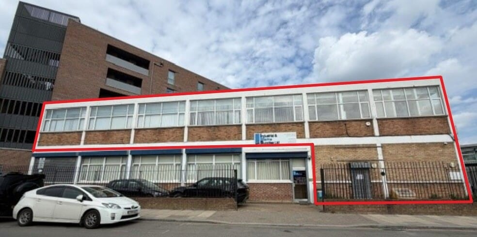 2 Constable Cres, London to rent - Building Photo - Image 1 of 10