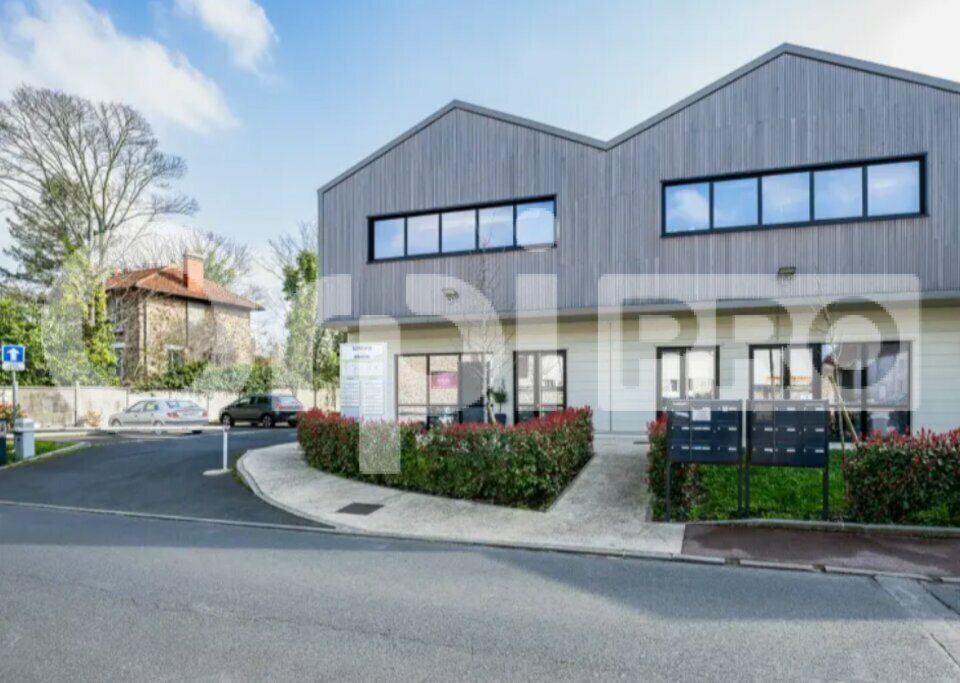 Office in Wissous for sale Building Photo- Image 1 of 8