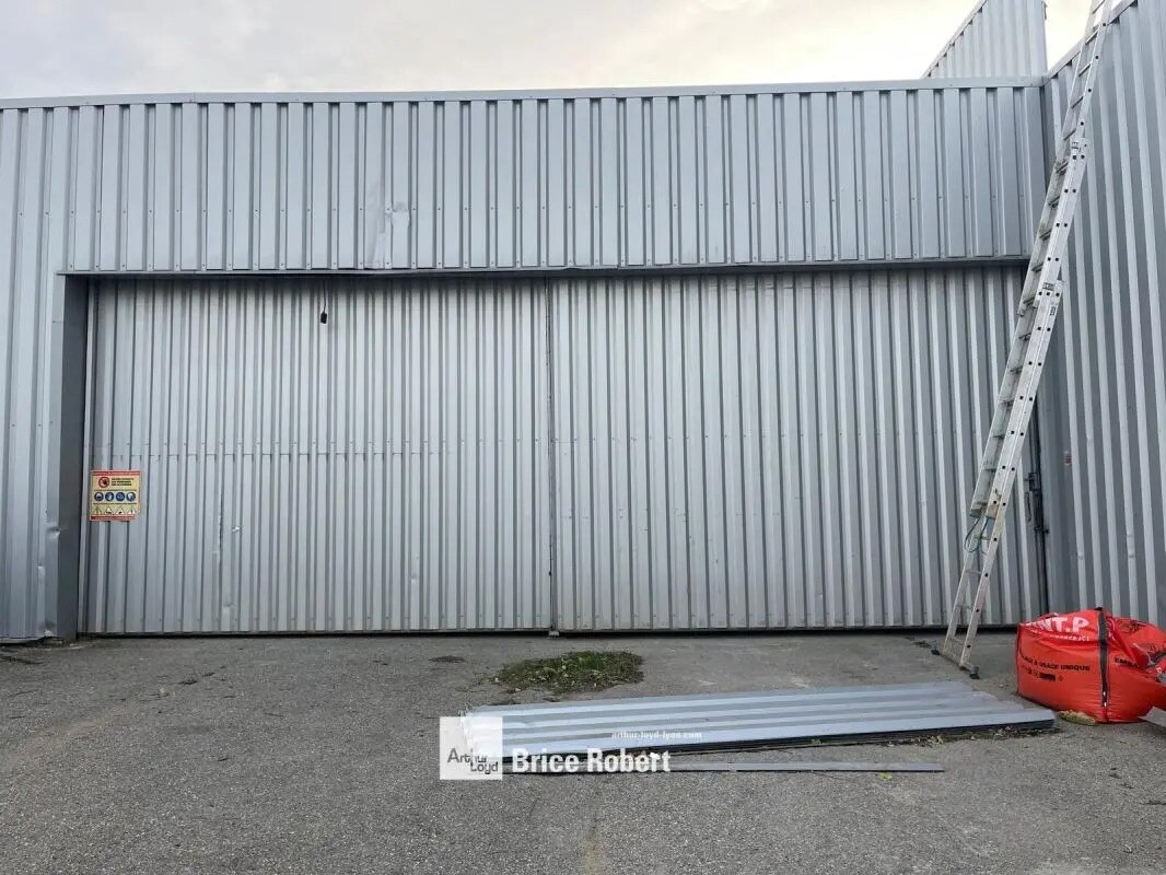 Light Industrial in Genas to rent Building Photo- Image 1 of 5