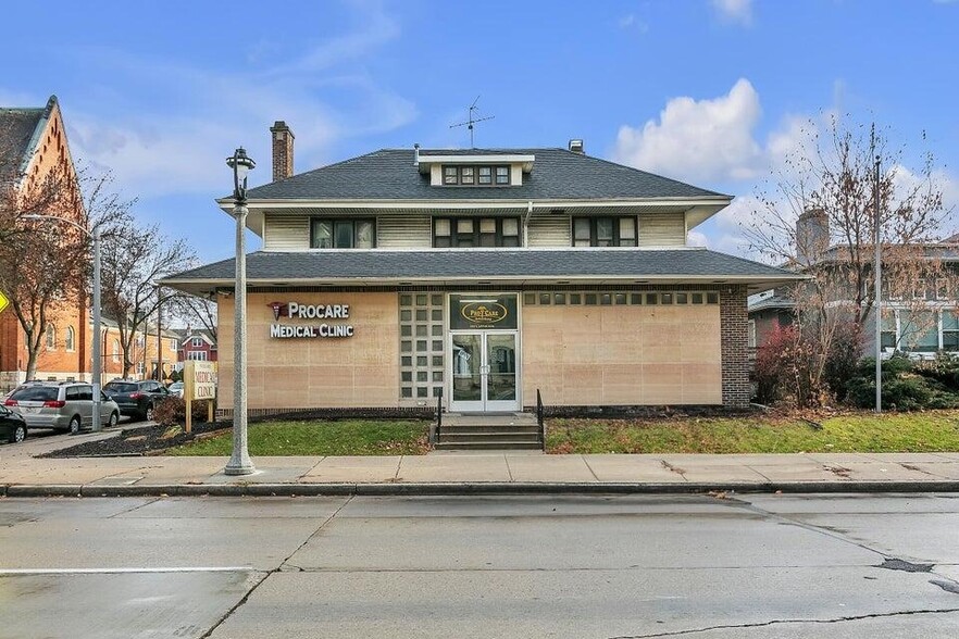 1502 S Layton Blvd, Milwaukee, WI for rent - Primary Photo - Image 1 of 8