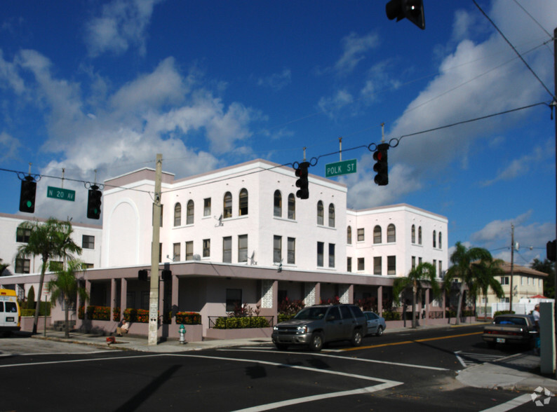 105 Assisted Living, Hollywood, FL for sale - Primary Photo - Image 1 of 14